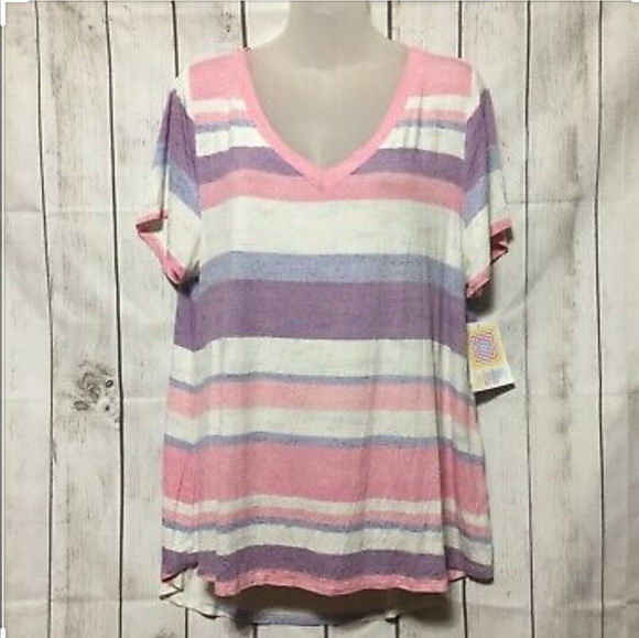 Lularoe CHRISTY TEE - Picture 1 of 6